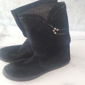 Ugg 7.5 Suede Moccasin Boots Black